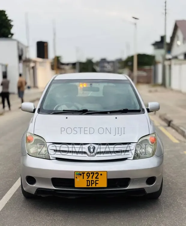 Toyota IST 2006 Silver - 1