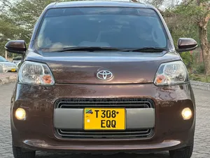 Toyota Porte 2014 - Dark Brown