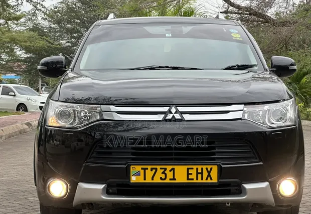 Mitsubishi Outlander 2014 Black - 1