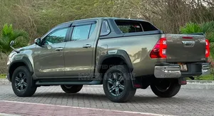Toyota Hilux 2023 - Gray