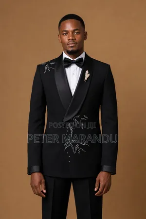 Set ya Tuxedo Nyeusi ya Kifahari - Mario Casas