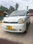 Toyota Sienta 2004 White - 1