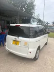 Toyota Sienta 2004 White - 2