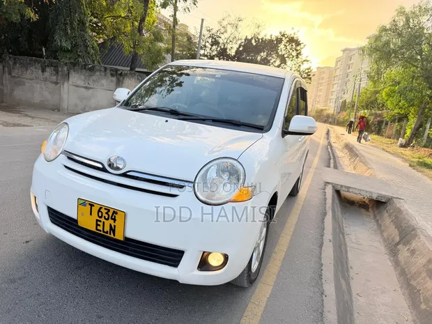 Toyota Sienta 2008 Nyeupe - 1
