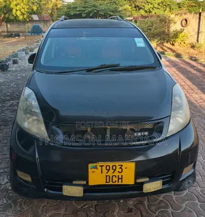 Toyota Isis 2005 - Gray