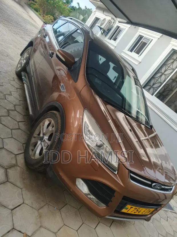 Ford Kuga 2013 Kahawia - 1