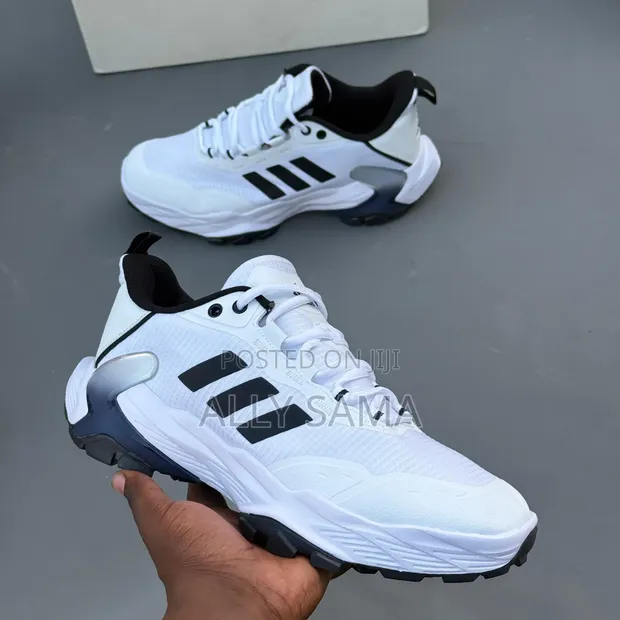 Viatu vya Adidas vya Wanaume - Vipya Kabisa - 1