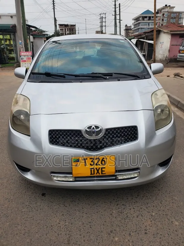Toyota Vitz 2006 Silver - 1