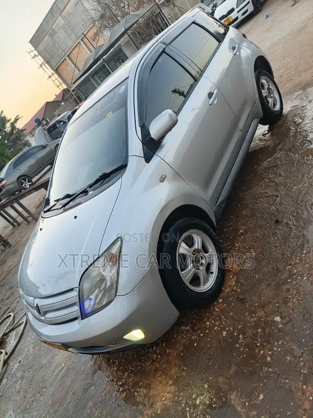 Toyota IST 2003 Silver - 1