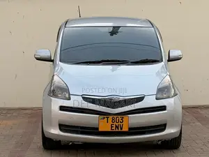 Toyota Ractis 2008 Silver