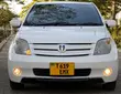 Toyota IST 2004 White - 1