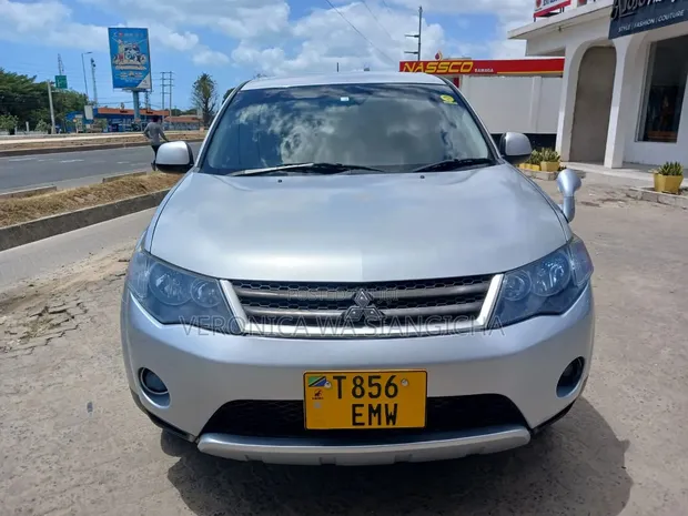 Mitsubishi Outlander 2006 Silver - 1