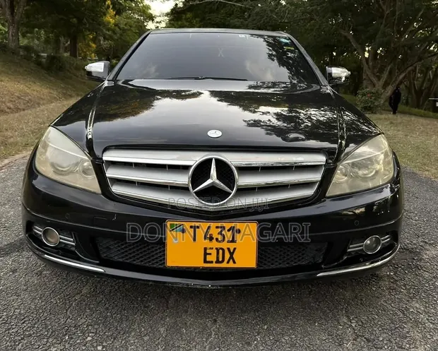Mercedes-Benz C-Class 2011 Black - 1