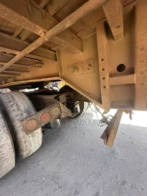 International Flatbed Semi-Trailer