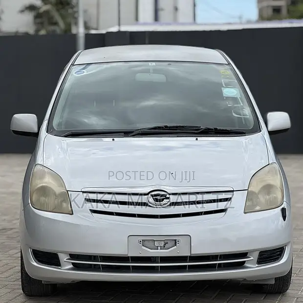 Toyota Corolla Spacio 2005 Silver - 1