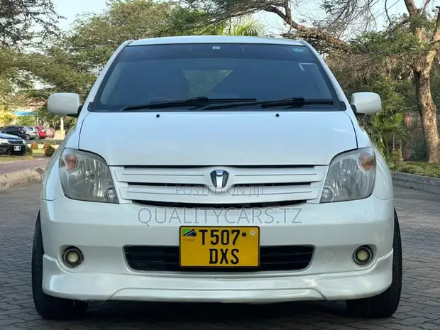 Toyota IST 2004 White - 1