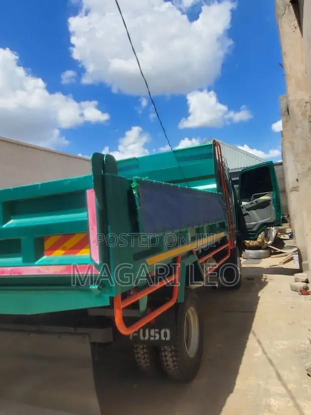 Mitsubishi Fuso Tipper Truck - 1