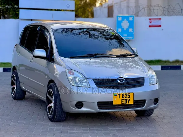 Toyota Corolla Spacio 2005 Nyeupe - 1