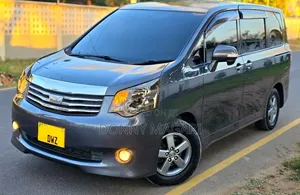 Toyota Noah 2010 - Gray