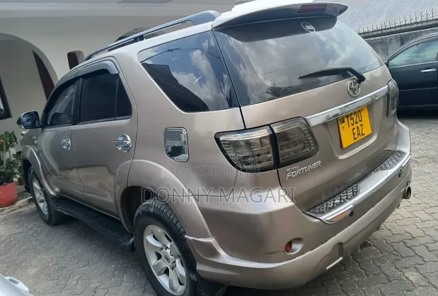 Toyota Fortuner 2021 Beige - 1