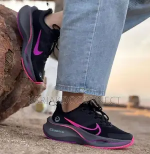Nike ZoomX Sneakers za Mchezo - Nyeusi/Pink