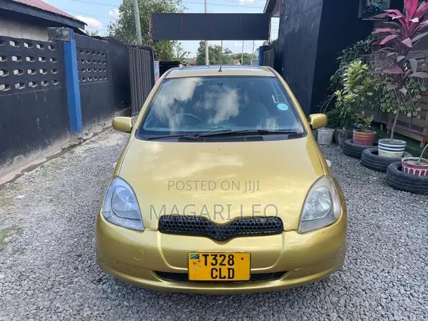 Toyota Vitz 1.0 FWD 5dr Hatchback 2003 Gold - 1