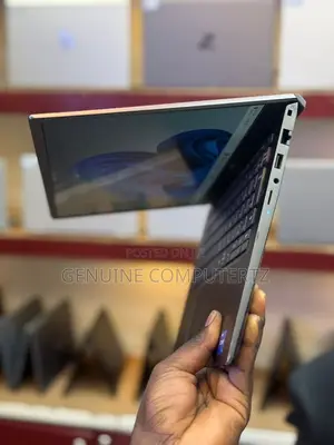 Dell Vostro 14 5401 Laptop: Intel Core i5, 8GB RAM, 256GB SSD