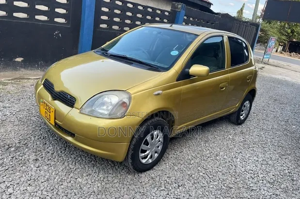 Toyota Vitz 1.0 FWD 3dr 2004 Gold - 1