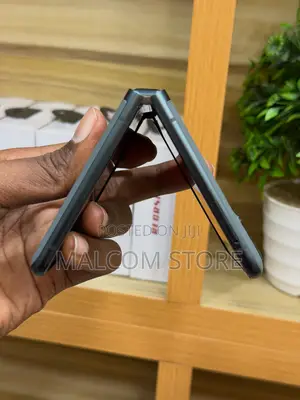 Motorola Razr 40s 256GB Gray (Used)