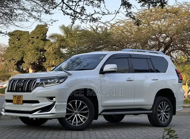 Toyota Land Cruiser Prado 2018 White - 1