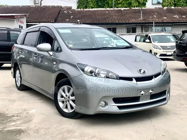 Toyota Wish 2011 Silver - 1