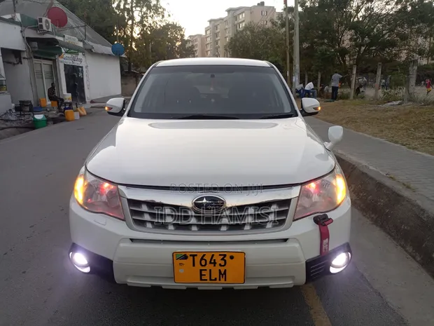 Subaru Forester 2012 White - 1