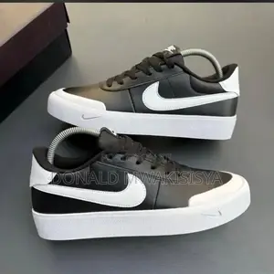 Nike Legacy Sneakers