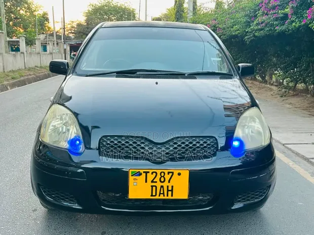 Toyota Vitz 2002 Black - 1