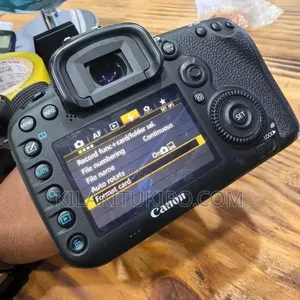 Canon EOS 7D Mark II & Canon EF-S 60mm f/2.8 Macro USM Lens