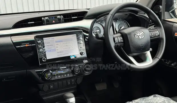 New Toyota Hilux 2026 Black - 1