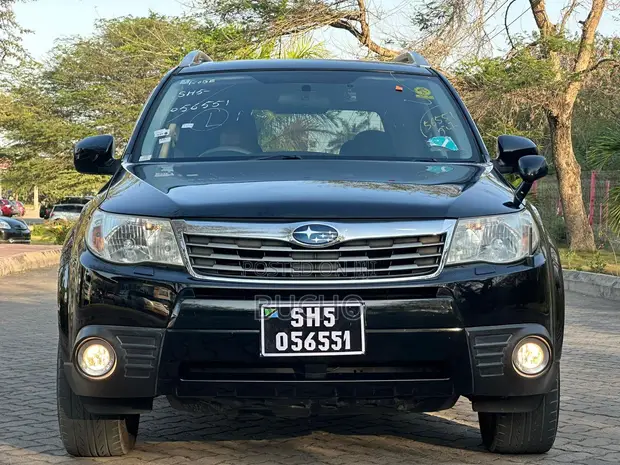 Subaru Forester 2010 Black - 1