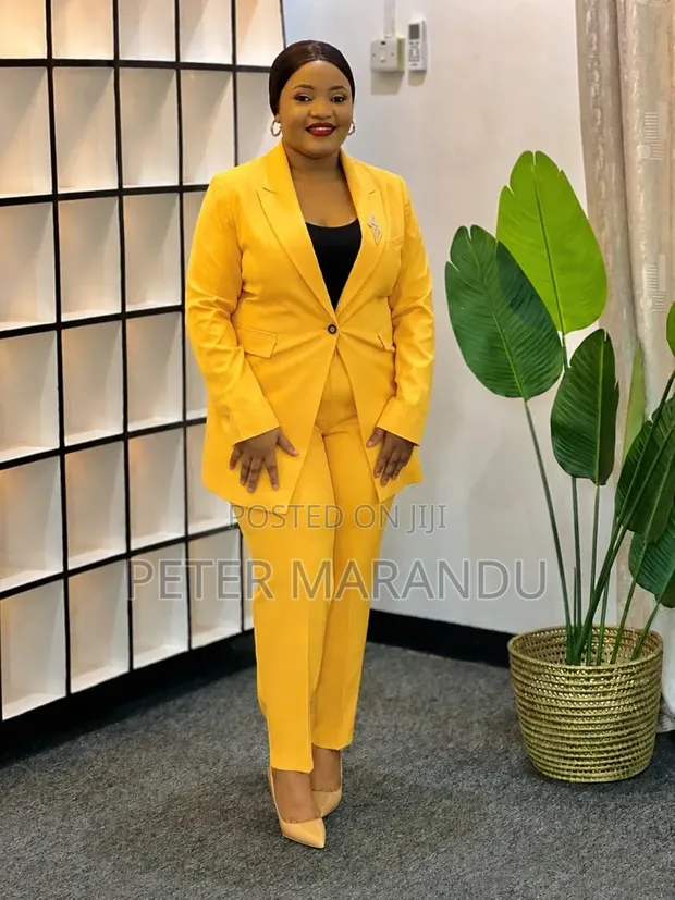 Elegant 2-Piece Ladies Suit - 1