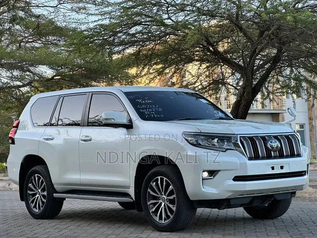 Toyota Land Cruiser Prado 2022 White - 1