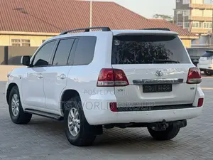 Toyota Land Cruiser VX Limited 2011