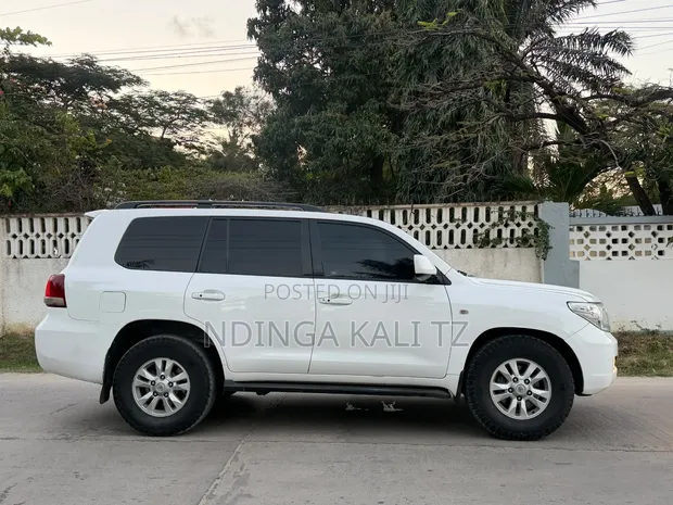 Toyota Land Cruiser 2011 VX V8 - 1