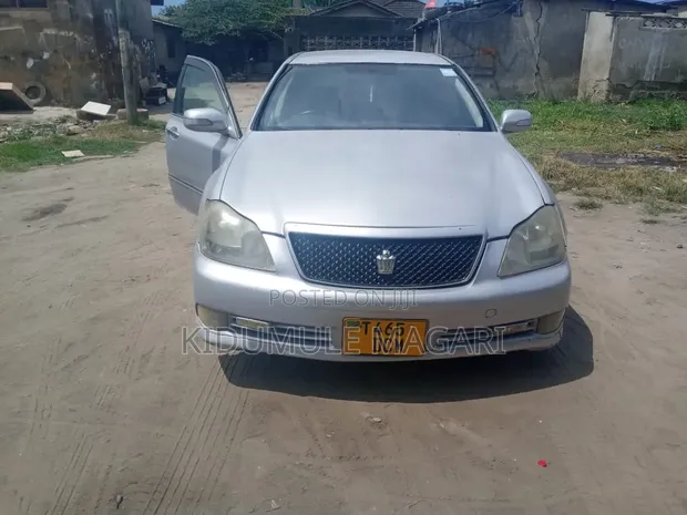 Toyota Crown Athlete 2004 Silver - 1