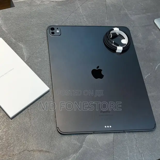 iPad Pro 13" Mpya (2024) 256GB Nyeusi - 1