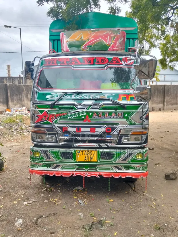 Mitsubishi Fuso 17 Valve Mini Truck - Used - 1