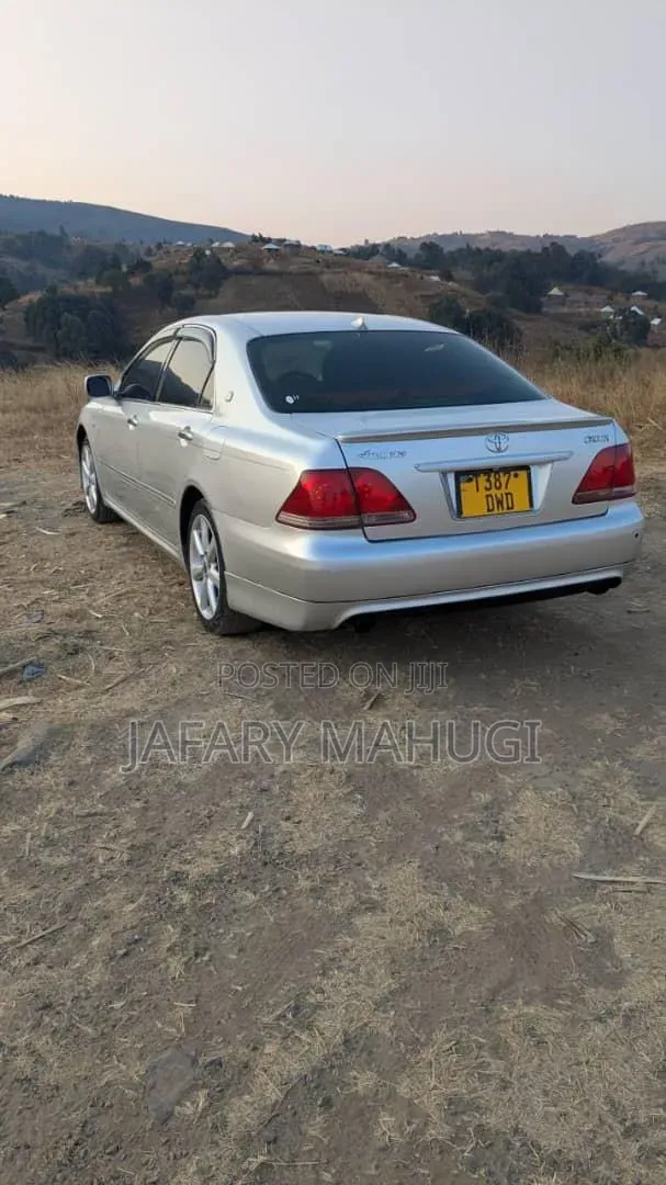 Toyota Crown Athlete 2009 Silver - 1