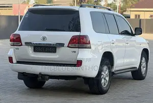 Toyota Land Cruiser VX Limited 2012