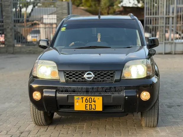 Nissan X-Trail 2004 Black - 1