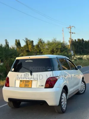 Toyota IST 2005