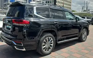 New Toyota Land Cruiser ZX LC300 2025