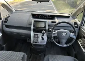 Toyota Noah 2.0 2009 White (7 Seater)